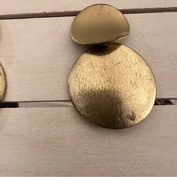 Circle round dangle lightweight drop earrings classic gold tone pierced - Picture 3 of 5